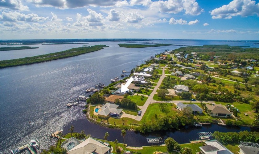 Here's your chance to bring a hidden gem back to life! This cozy - Beach Home for sale in Punta Gorda, Florida on Beachhouse.com