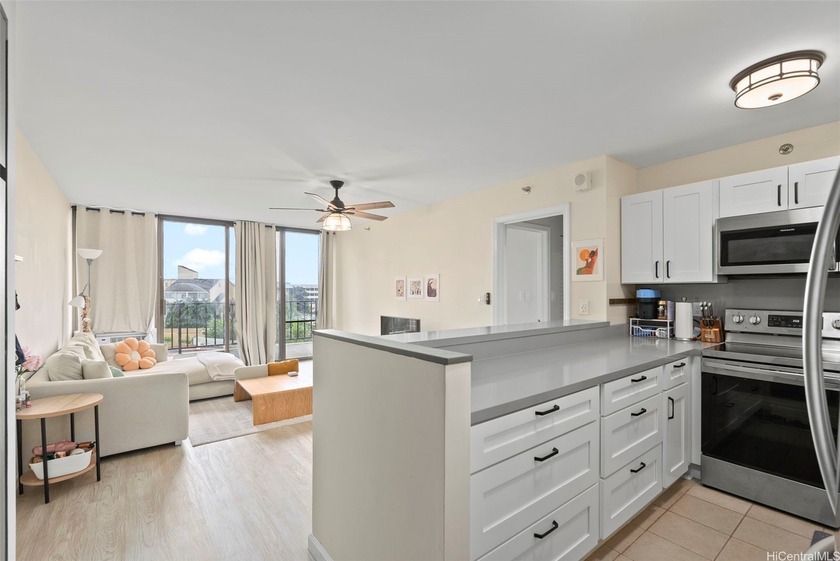 Conveniently located on a low floor on the preferred side, this - Beach Condo for sale in Aiea, Hawaii on Beachhouse.com