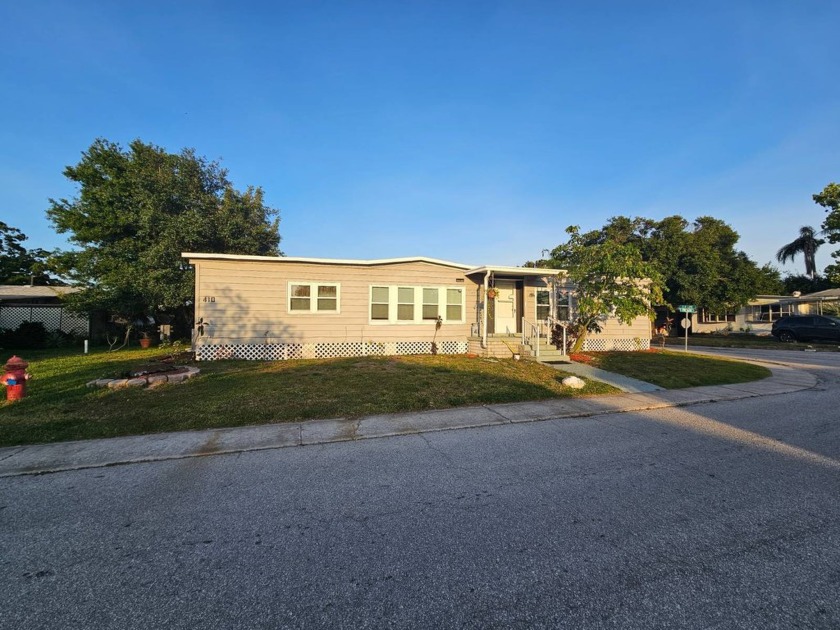 Whispering Pines Mobile Home Park - Largo, FL    All-Age - Beach Home for sale in Largo, Florida on Beachhouse.com