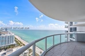 Beautiful 1 bdrm plus den with spectacular ocean views at Akoya - Beach Condo for sale in Miami Beach, Florida on Beachhouse.com