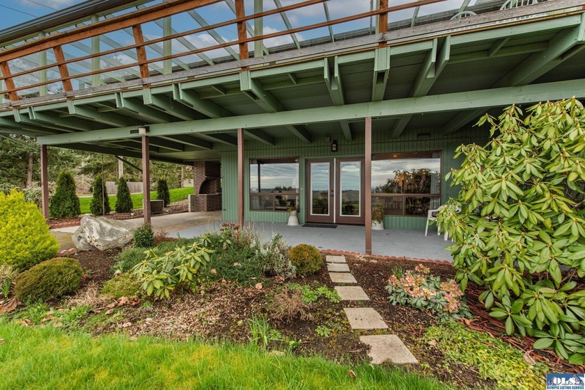 Desirable Dominion Terrace: Refined, Move-in Ready, and - Beach Condo for sale in Sequim, Washington on Beachhouse.com