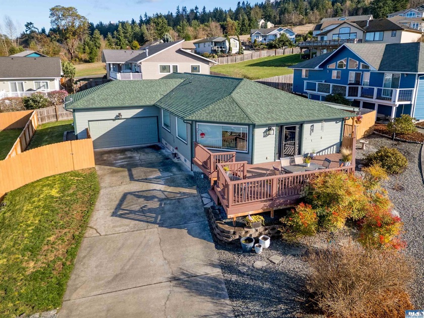 Beautiful 4 BR plus den/office home with water views on a quiet - Beach Home for sale in Sequim, Washington on Beachhouse.com