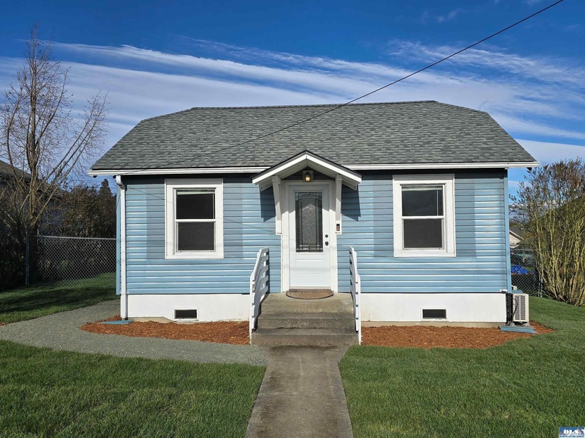 Updated 2-bedroom home with new roof, new landscaping, and - Beach Home for sale in Port Angeles, Washington on Beachhouse.com