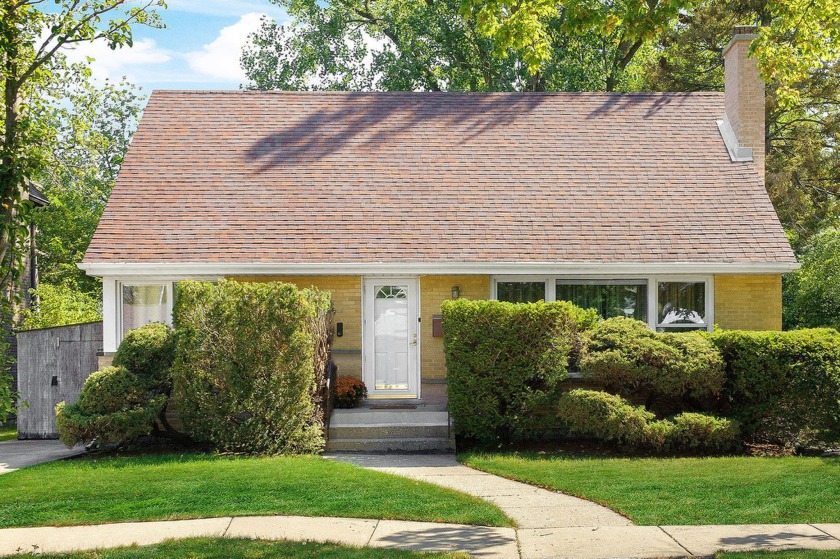 An amazing, lovely cape cod house in the desirable neighborhood - Beach Home for sale in Skokie, Illinois on Beachhouse.com