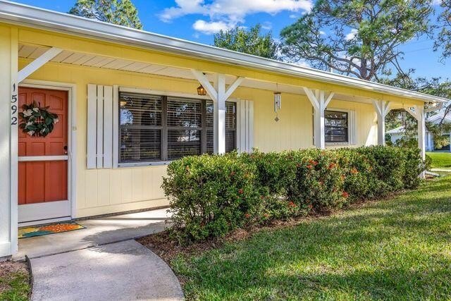 Discover the RENOVATED baths,new ceiling fans, 5 1/4in - Beach Home for sale in Sebastian, Florida on Beachhouse.com