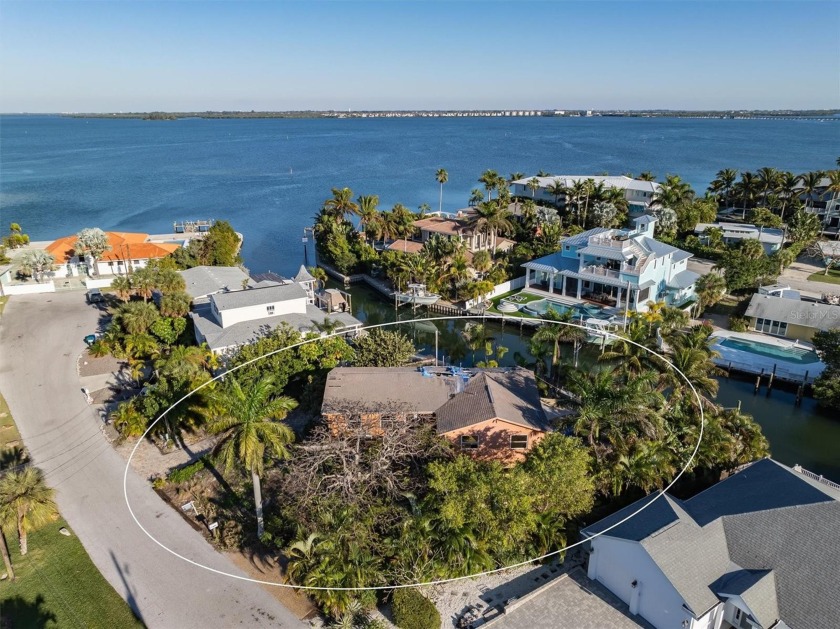 Under contract-accepting backup offers. Introducing 511 59th - Beach Home for sale in Holmes Beach, Florida on Beachhouse.com