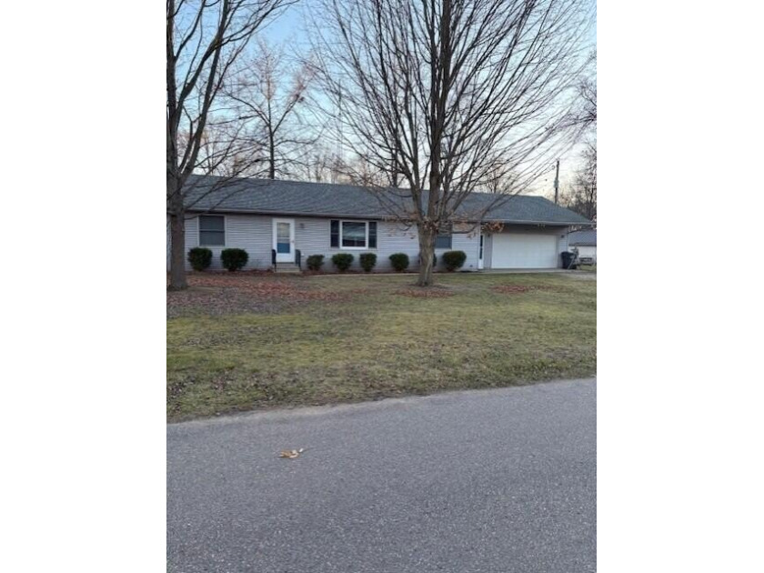 A nice 3 bedroom 2 full bath ranch style home with a huge yard - Beach Home for sale in Coloma, Michigan on Beachhouse.com