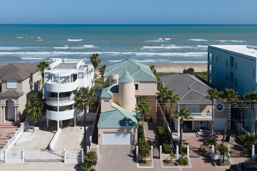 This beachfront gem has many possibilities: a forever home, a - Beach Home for sale in South Padre Island, Texas on Beachhouse.com