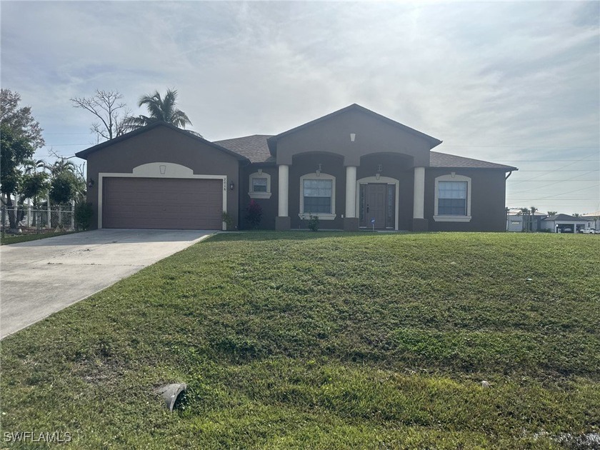Discover this potential home, effective year built in 2007 - Beach Home for sale in Cape Coral, Florida on Beachhouse.com