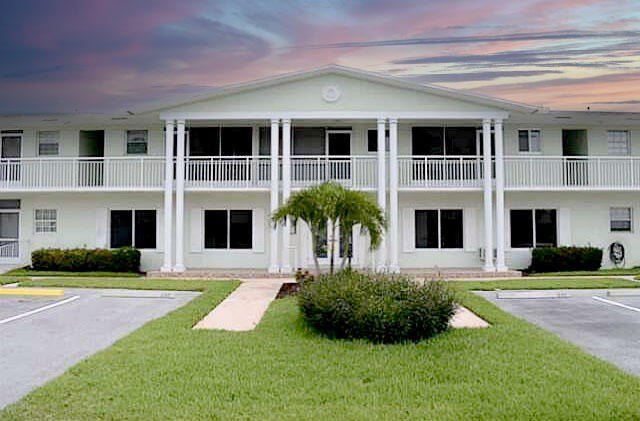 Unit 141 at Tarelton Manor is a 1-bedroom, 1.5-bath first-floor - Beach Condo for sale in Lighthouse Point, Florida on Beachhouse.com