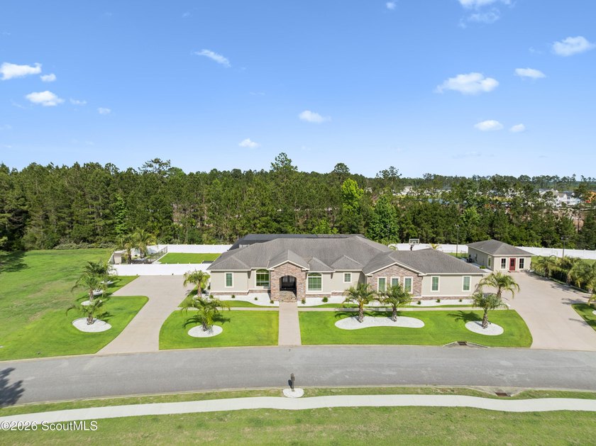 EXCEPTIONALLY GORGEOUS, CUSTOM BUILT, LAKE VIEW, MOVE IN READY - Beach Home for sale in Brunswick, Georgia on Beachhouse.com