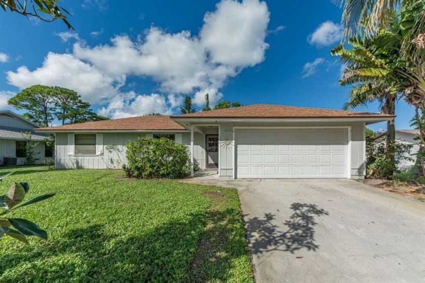 Hello, amazing opportunity! This cottage charmer in the heart of - Beach Home for sale in Vero Beach, Florida on Beachhouse.com