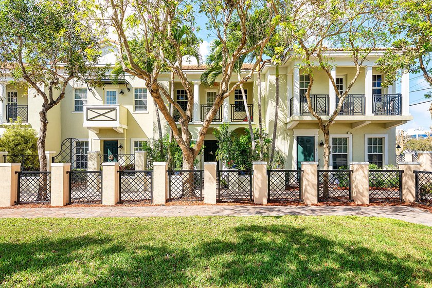 DESIRABLE CENTRAL LOCATION offering exceptional convenience and - Beach Townhome/Townhouse for sale in Boca Raton, Florida on Beachhouse.com