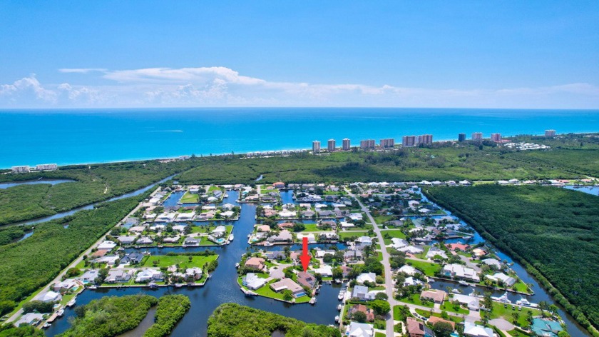 This waterfront residence features 120 ft of seawall on a - Beach Home for sale in Hutchinson Island, Florida on Beachhouse.com