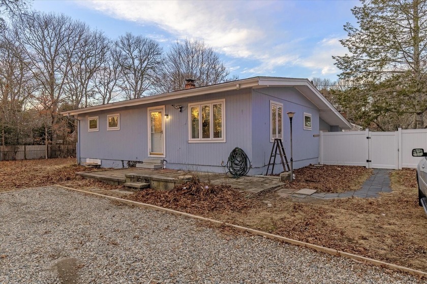 Fantastic investment opportunity in the heart of Hyannis! This - Beach Home for sale in Hyannis, Massachusetts on Beachhouse.com