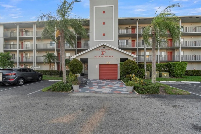Welcome to this immaculate and updated 2-bedroom, 1.5-bath condo - Beach Condo for sale in Pembroke Pines, Florida on Beachhouse.com