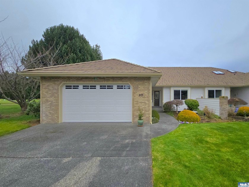 Experience relaxed, low-maintenance living in this sunny Sunland - Beach Townhome/Townhouse for sale in Sequim, Washington on Beachhouse.com