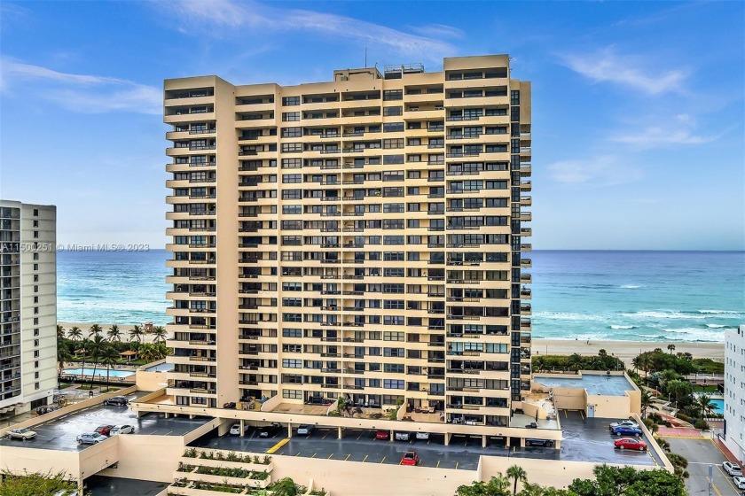 Club Atlantis.  Investor's  special needs work, But what doesnt - Beach Condo for sale in Miami Beach, Florida on Beachhouse.com