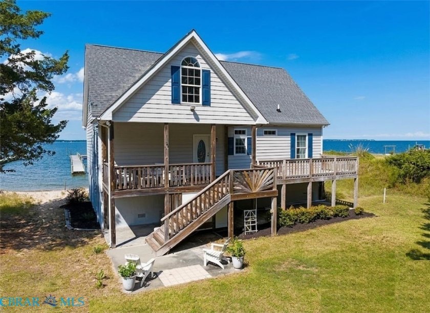 ***Dream House! ***Private Sandy Beach! ***Huge 3 Car Garage! - Beach Home for sale in Deltaville, Virginia on Beachhouse.com