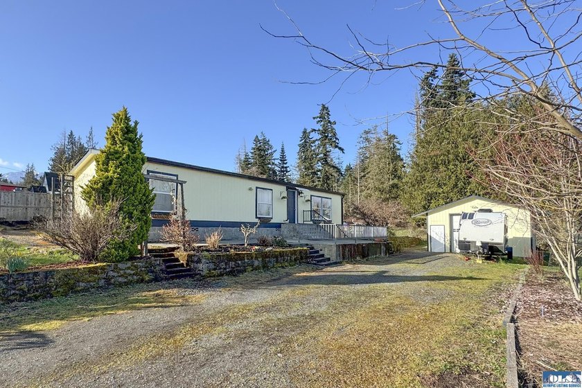 Stunningly well-maintained 3-bedroom, 2-bath manufactured home - Beach Home for sale in Port Angeles, Washington on Beachhouse.com