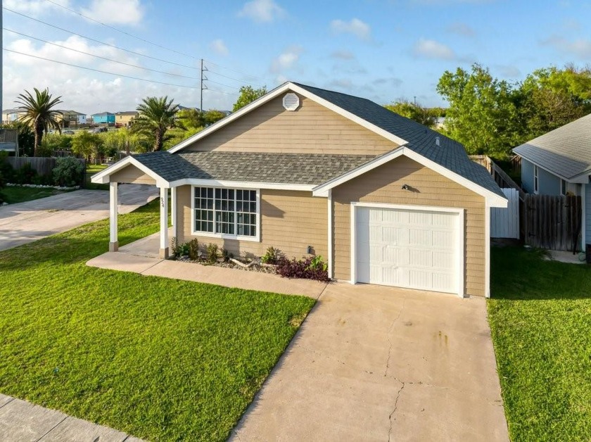Beautifully remodeled 3 bedroom 2 bath home that backs up to - Beach Home for sale in Port Aransas, Texas on Beachhouse.com