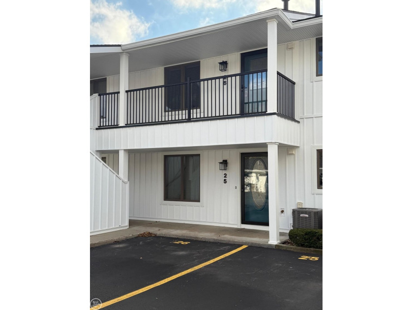 Amazing Lakeview Condo in the Village of Lexington. Lakeside - Beach Condo for sale in Lexington, Michigan on Beachhouse.com