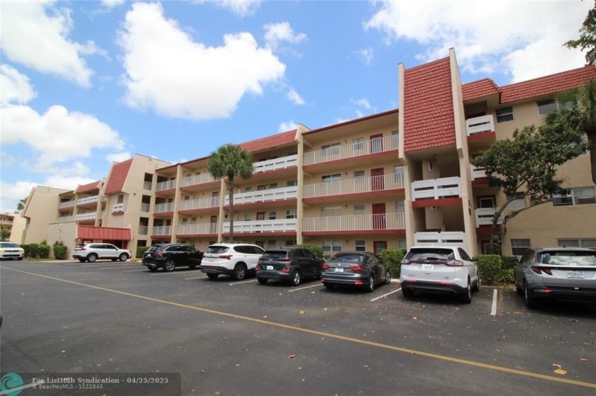 HANDYMAN SPECIAL. SPACIOUS 1BD/1.5BA WITH A BALCONY IN DESIRABLE - Beach Condo for sale in Margate, Florida on Beachhouse.com