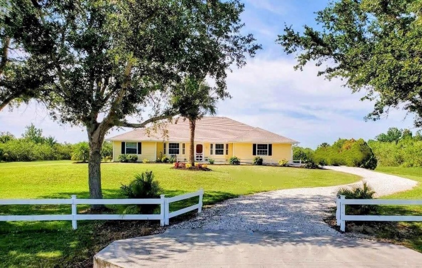 PRICE IMPROVEMENT! Welcome to country living nestled within the - Beach Home for sale in Palm Bay, Florida on Beachhouse.com