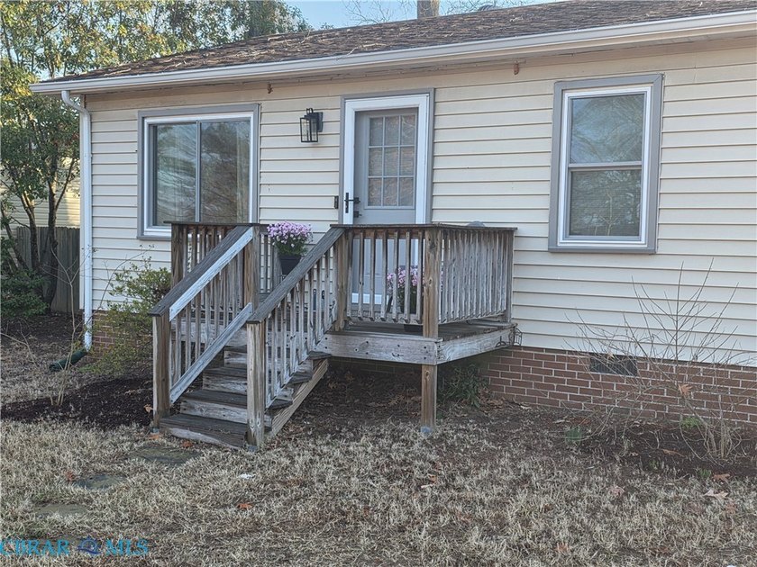 Location, location, location! This charming 3-bedroom, 1.5-bath - Beach Home for sale in Gloucester Point, Virginia on Beachhouse.com