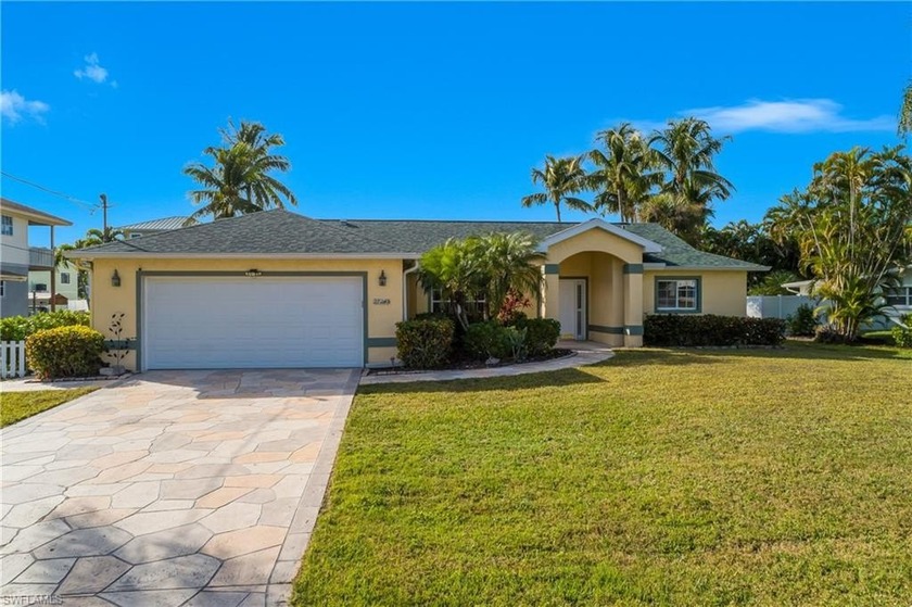 WOW!! Welcome to this peaceful single family canal access pool - Beach Home for sale in Bonita Springs, Florida on Beachhouse.com