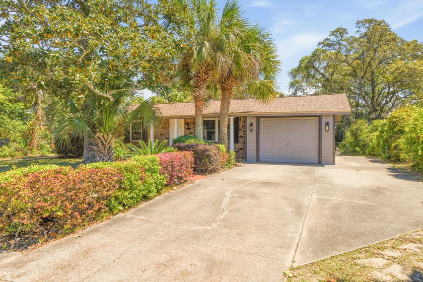 ***Assumable VA Loan with a very low rate*** Welcome to 417 NW - Beach Home for sale in Fort Walton Beach, Florida on Beachhouse.com