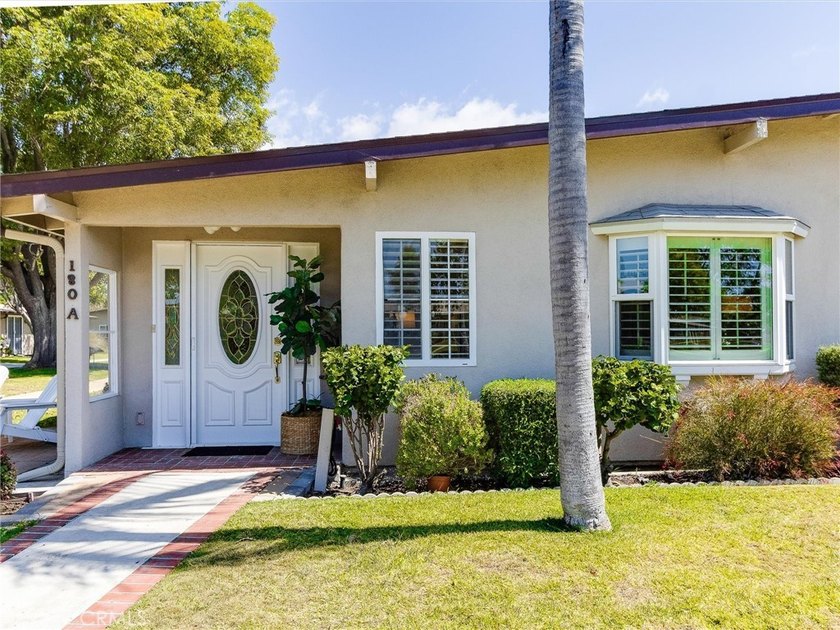 (Mutual 8-180-A)  FABULOUS CORNER LOCATION!!  Lovely 2 bedroom - Beach Other for sale in Seal Beach, California on Beachhouse.com