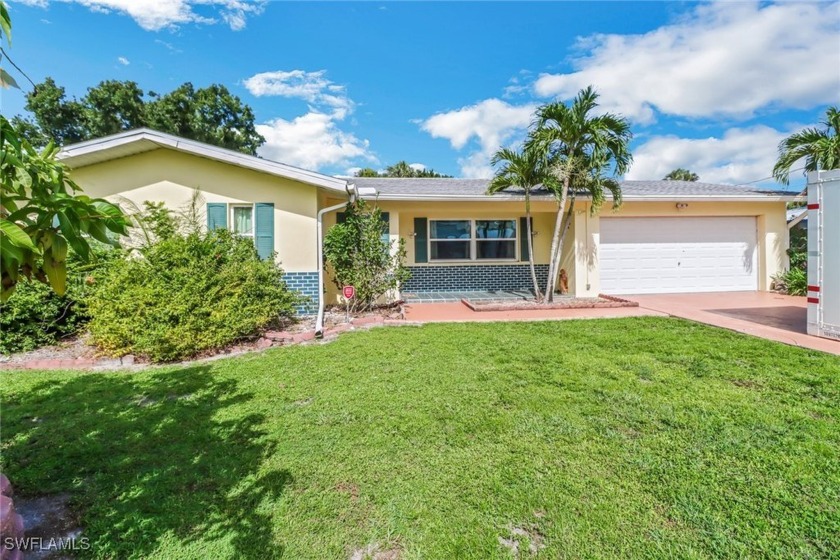 NEW ROOF 2023!! 3 bedroom plus home office pool home on the 2nd - Beach Home for sale in North Fort Myers, Florida on Beachhouse.com