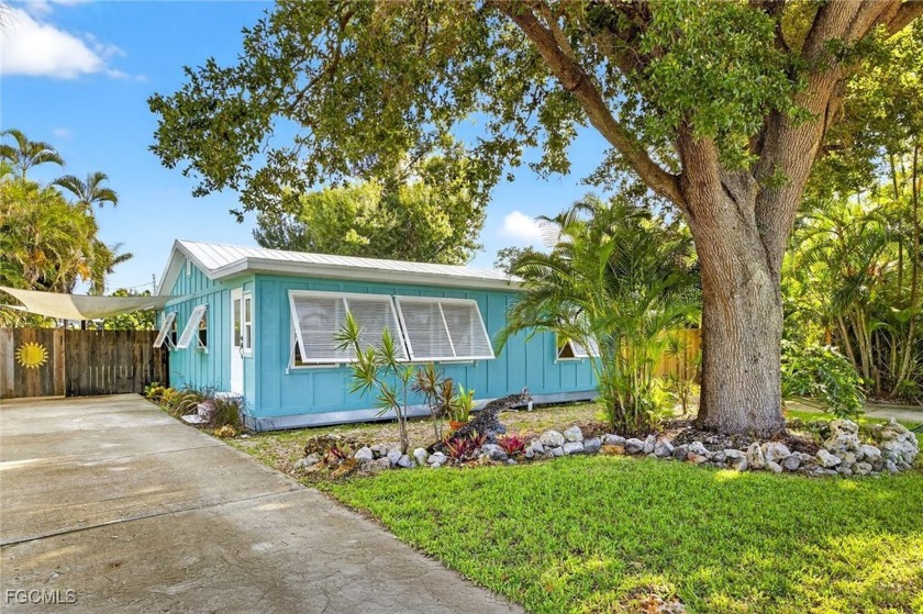 Calling all water lovers! Discover your tropical retreat in this - Beach Home for sale in Fort Myers, Florida on Beachhouse.com