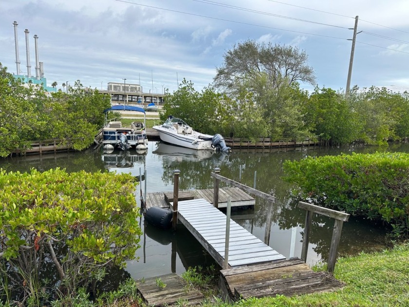 Fairlane Harbor is a Riverfront Community.2/2 turn-key home in - Beach Home for sale in Vero Beach, Florida on Beachhouse.com