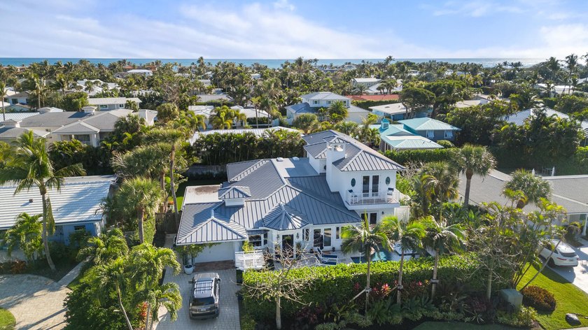 If character, charm and location are high on your priority list - Beach Home for sale in Jupiter Inlet Colony, Florida on Beachhouse.com