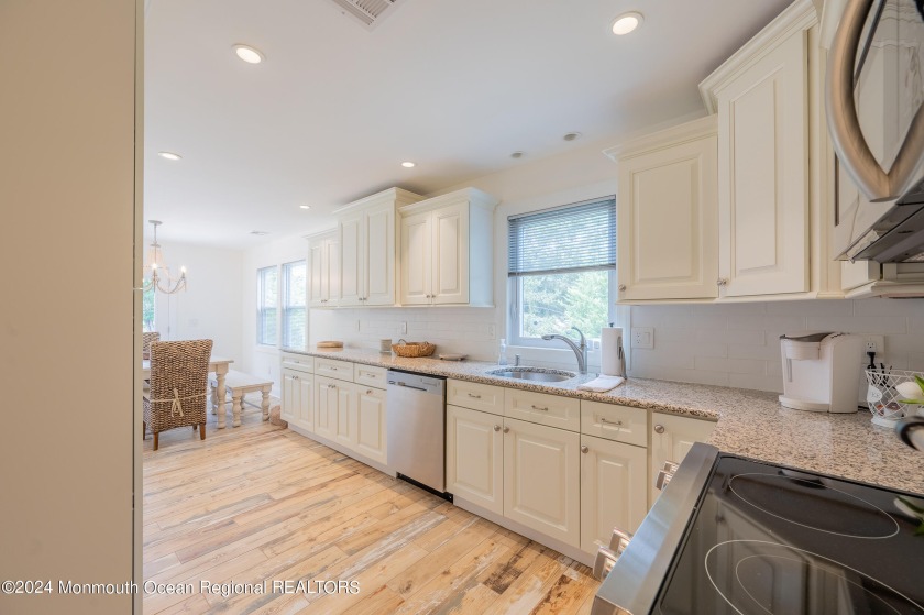 Stunning renovated home in Silver Ridge West, 2 bd, 2 bath fully - Beach Home for sale in Toms River, New Jersey on Beachhouse.com