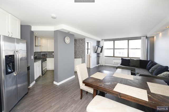 This beautifully renovated 2-bedroom, 2-bath 979 sft condo - Beach Condo for sale in Guttenberg, New Jersey on Beachhouse.com