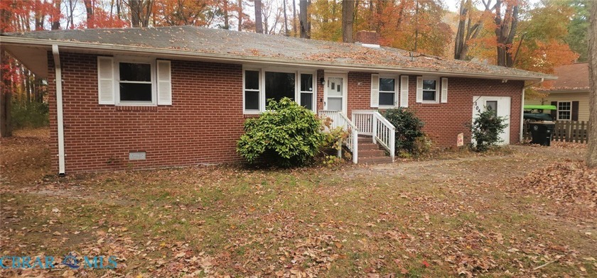 3-bedroom, 1.5-bath fixer-upper in Yorktown with solid potential - Beach Home for sale in Yorktown, Virginia on Beachhouse.com