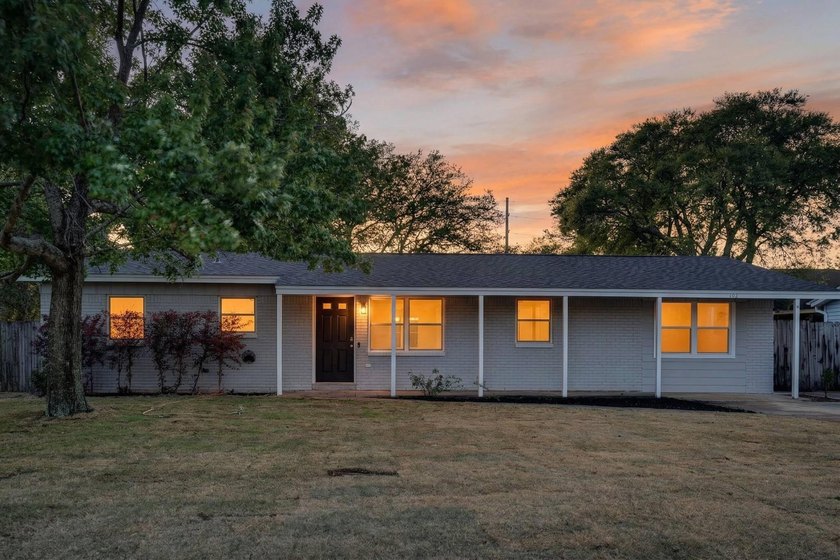 Welcome to this beautifully updated 3-bedroom, 2-bath home - Beach Home for sale in Fort Walton Beach, Florida on Beachhouse.com
