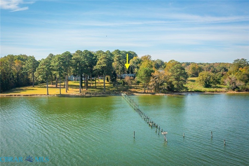 Sweeping views of the Rappahannock River from this 3 bedroom, 4 - Beach Home for sale in Saluda, Virginia on Beachhouse.com