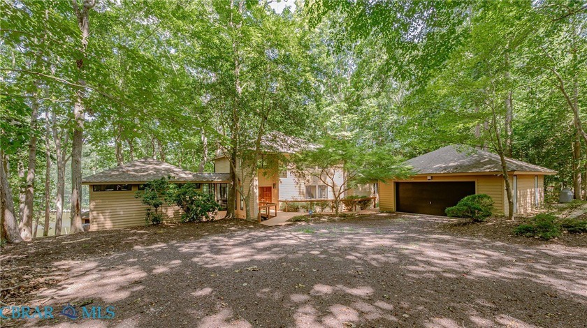 Welcome to *The Treehouse,* a contemporary 7-bedroom, 5-bath - Beach Home for sale in Hartfield, Virginia on Beachhouse.com