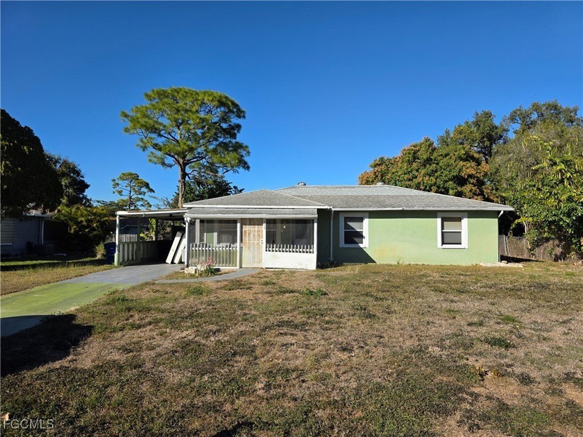 Ripe for the redo! 3 bedrooms and 2 baths. Sturdy concrete block - Beach Home for sale in Lehigh Acres, Florida on Beachhouse.com