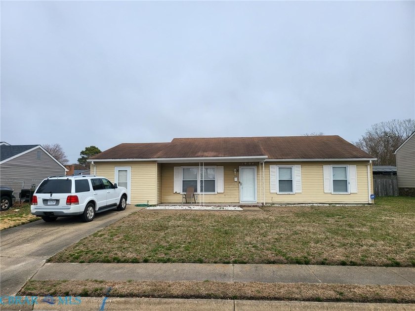 Move-in ready, 3 bedrooms, 2 bath rancher close to Buckroe - Beach Home for sale in Hampton, Virginia on Beachhouse.com