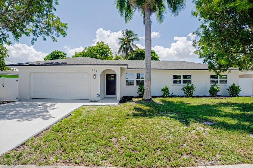 NO HOA | RENTAL ELIGIBLE | TURNKEY CONDITION - One of the few - Beach Home for sale in Delray Beach, Florida on Beachhouse.com