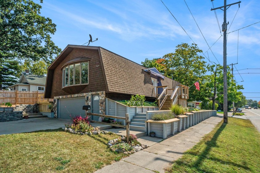 Welcome to this stunningly updated raised ranch in Muskegon! - Beach Home for sale in Muskegon, Michigan on Beachhouse.com