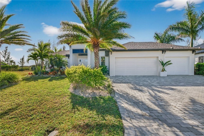 BEAUTIFULLY DESIGNED CUSTOM BUILT WATERFRONT HOME offering an - Beach Home for sale in Cape Coral, Florida on Beachhouse.com