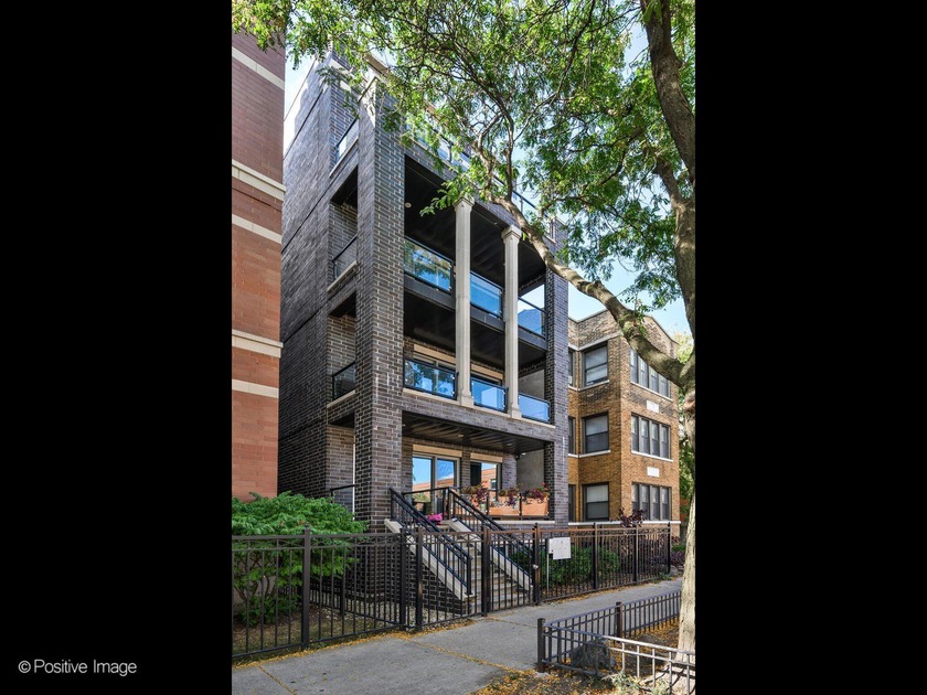 This sophisticated 4-bedroom, 2.5-bath residence, ideally - Beach Townhome/Townhouse for sale in Chicago, Illinois on Beachhouse.com