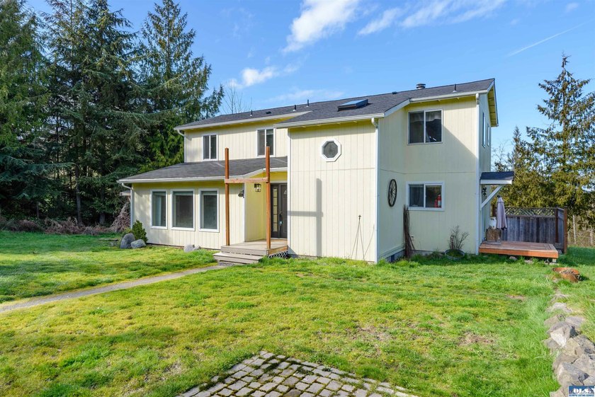 Quite, private contemporary home in Lake Farm Area. Just minutes - Beach Home for sale in Port Angeles, Washington on Beachhouse.com