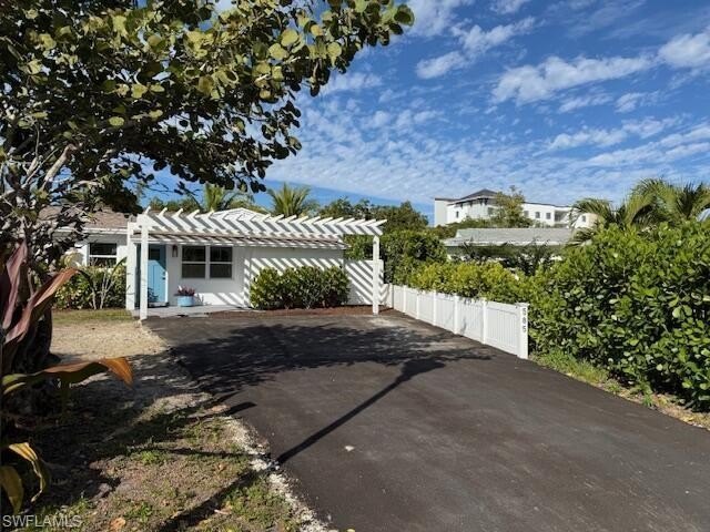 Best value for waterfront location with gulf access in heart of - Beach Home for sale in Naples, Florida on Beachhouse.com